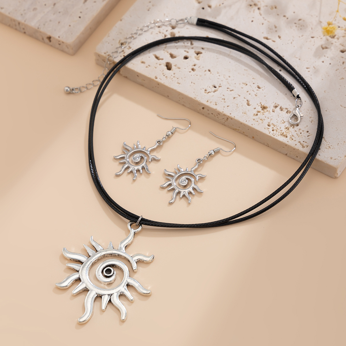 Vintage Sun Alloy Leather Waxed Wire Collarbone Necklace